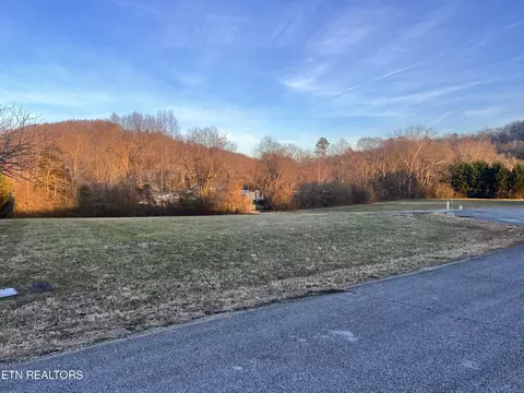 103 Cove Lndg, Kingston, TN 37763