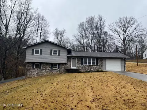 138 Spencer Dr, Harriman, TN 37748