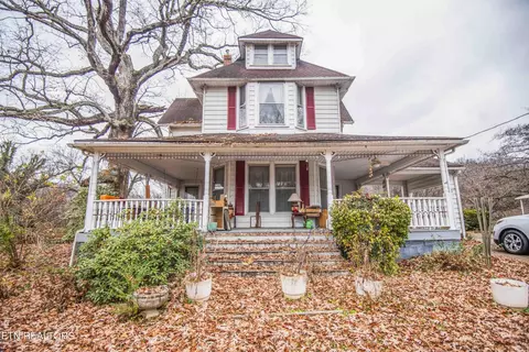 525 Margrave Dr, Harriman, TN 37748