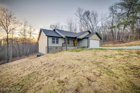 328 Countrywood Pl, Harriman, TN 37748