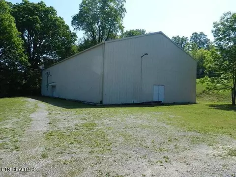 705 Trenton St, Harriman, TN 37748