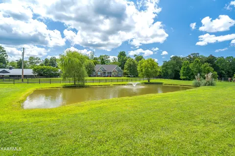 501 Coal Hill Rd, Harriman, TN 37748
