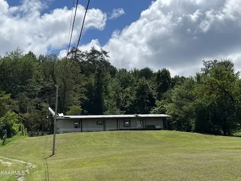 51812 N 3rd St, Kingston, TN 37763