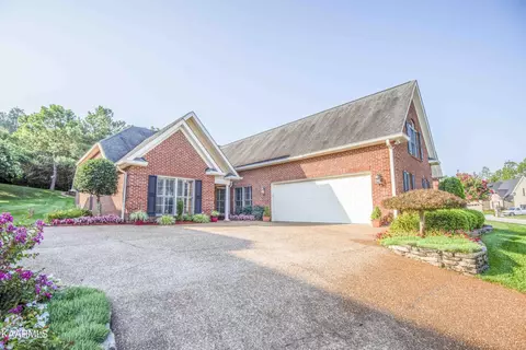 556 Timberline Dr, Lenoir City, TN 37772