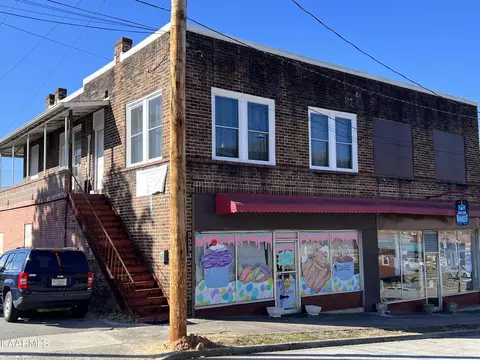 611 NE Queen Ave, Harriman, TN 37748