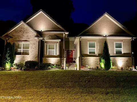 103 Crossroads Blvd, Oak Ridge, TN 37830