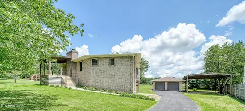 243 Parkway Dr, Crossville, TN 38572