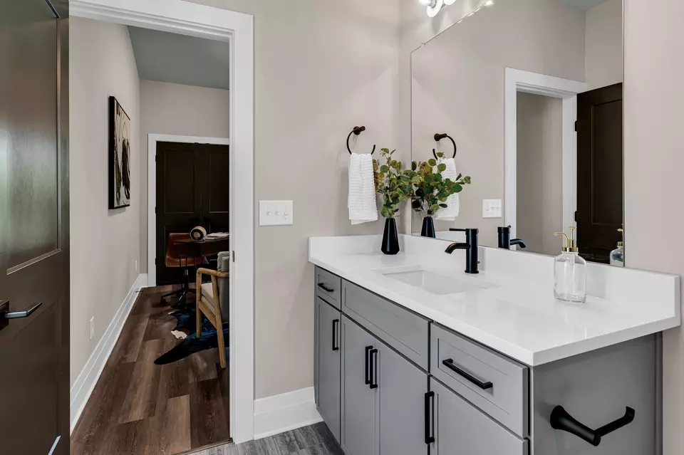 Bath - 1050 Noble Loop #29, Nashville, TN 37211 photo 4 of 6