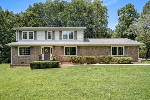 215 Lake Circle Dr, Tullahoma, TN 37388