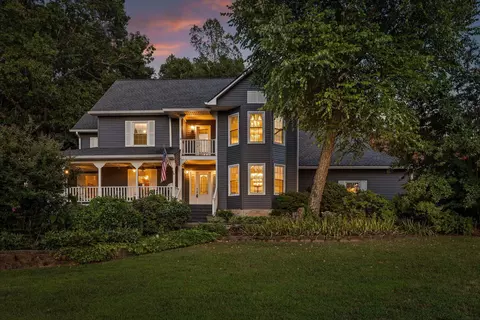 100 Merry Wood Dr, Rossville, GA 30741