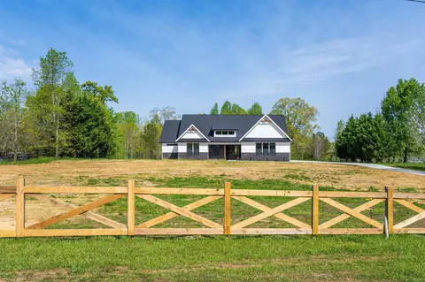 337 Hunter Trl, Trenton, GA 30752