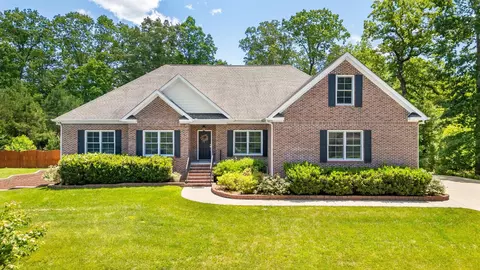 11172 Captains Cove Dr, Soddy Daisy, TN 37379