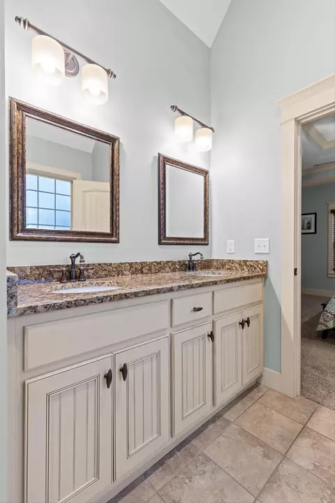 Bath - 2956 Reflection Ln, Ooltewah, TN 37363 photo 3 of 8