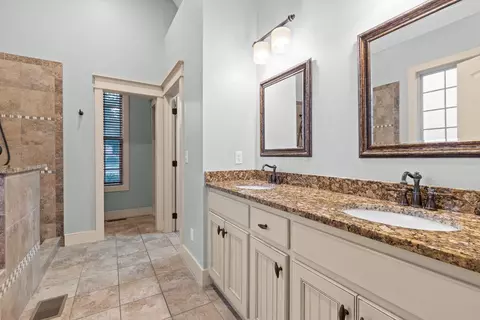 Bath - 2956 Reflection Ln, Ooltewah, TN 37363 photo 6 of 8