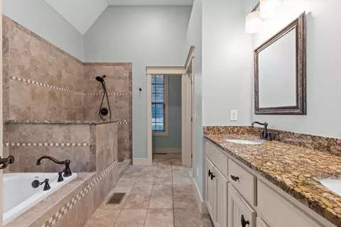 Bath - 2956 Reflection Ln, Ooltewah, TN 37363 photo 2 of 8