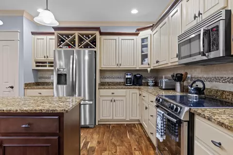 Kitchen - 2956 Reflection Ln, Ooltewah, TN 37363 photo 4 of 8