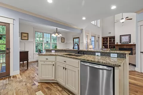 Kitchen - 2956 Reflection Ln, Ooltewah, TN 37363 photo 6 of 8