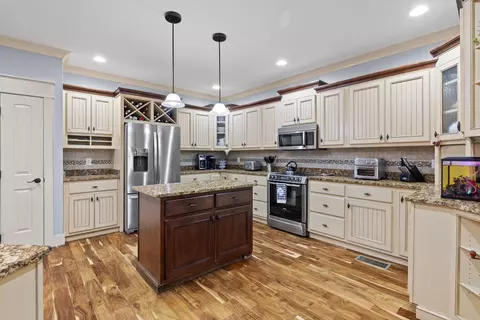 Kitchen - 2956 Reflection Ln, Ooltewah, TN 37363 photo 3 of 8