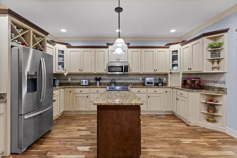 Kitchen - 2956 Reflection Ln, Ooltewah, TN 37363 photo 5 of 8