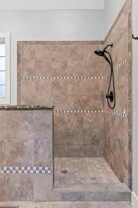 Bath - 2956 Reflection Ln, Ooltewah, TN 37363 photo 4 of 8