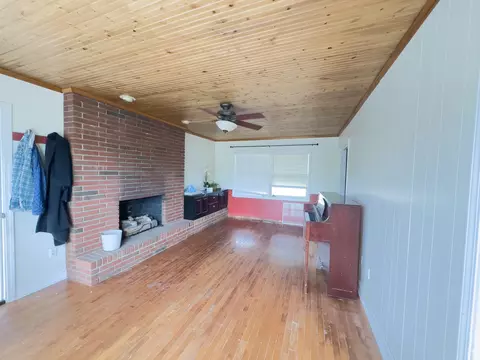 Living - 108 Petty St, Dover, TN 37058 photo 1 of 5