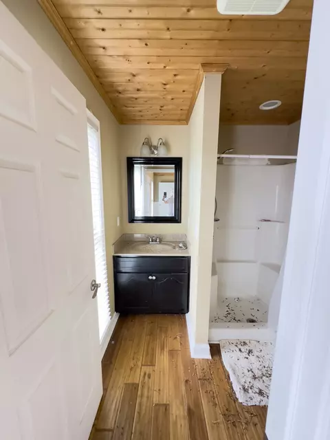 Bath - 108 Petty St, Dover, TN 37058 photo 3 of 3