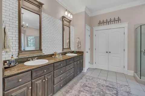 Bath - 94 Oak Shadow Dr, Loretto, TN 38469 photo 3 of 12