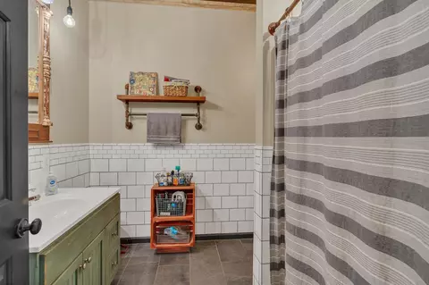 Bath - 94 Oak Shadow Dr, Loretto, TN 38469 photo 11 of 12