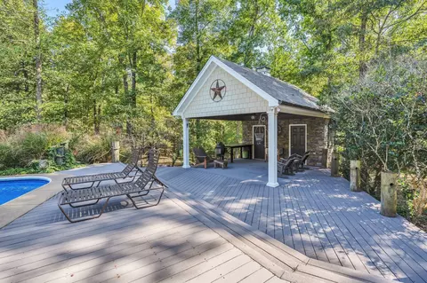 Exterior - 94 Oak Shadow Dr, Loretto, TN 38469 photo 8 of 19