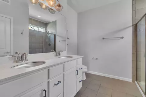 Bath - 2827 Kellner Dr, Murfreesboro, TN 37128 photo 2 of 3