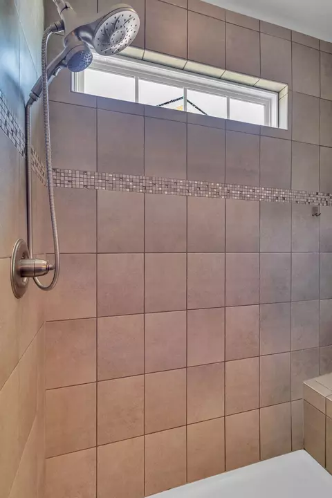 Bath - 2827 Kellner Dr, Murfreesboro, TN 37128 photo 3 of 3