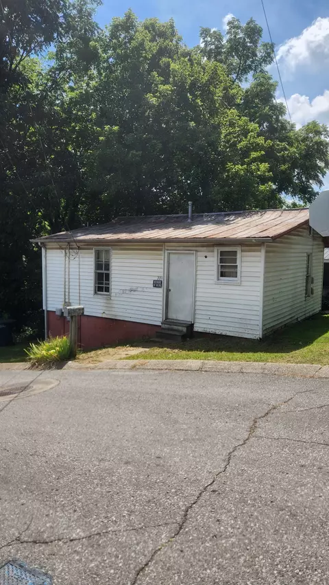 223 4th Ave E, Springfield, TN 37172