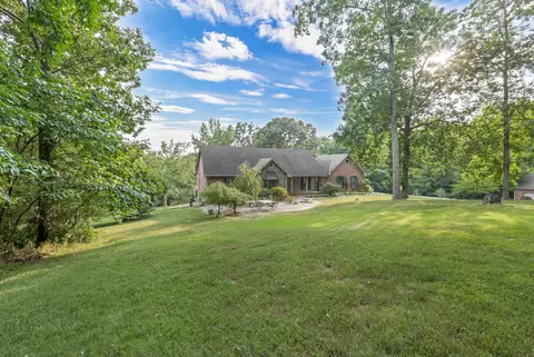 911 Stephen Dr, Clarksville, TN 37043