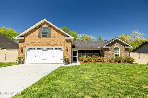 723 Peachtree Dr, Maryville, TN 37801