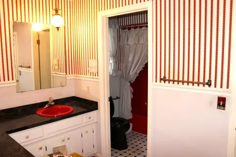 Bath - 200 Primrose Ln, Morrison, TN 37357 photo 3 of 4