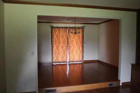 Living - 200 Primrose Ln, Morrison, TN 37357 photo 2 of 4