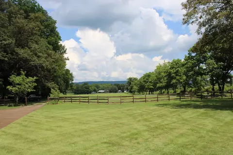 Exterior - 200 Primrose Ln, Morrison, TN 37357 photo 6 of 19