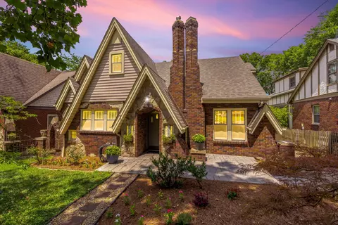 2706 Woodlawn Dr, Nashville, TN 37212