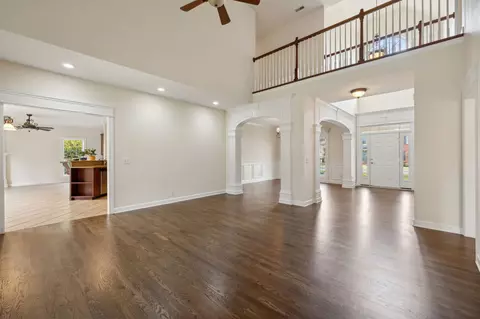 Living - 3012 Tybee Trl, Murfreesboro, TN 37127 photo 6 of 8