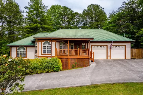 332 Pembroke Dr, Sevierville, TN 37876