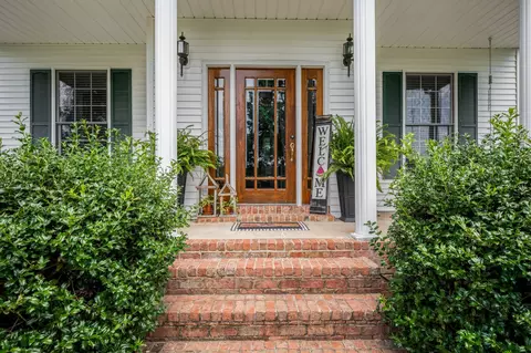 Entry Way - 495 Baker Rd, Dickson, TN 37055 photo 1 of 2