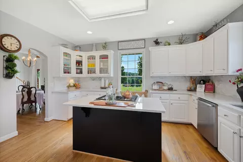 Kitchen - 495 Baker Rd, Dickson, TN 37055 photo 3 of 4