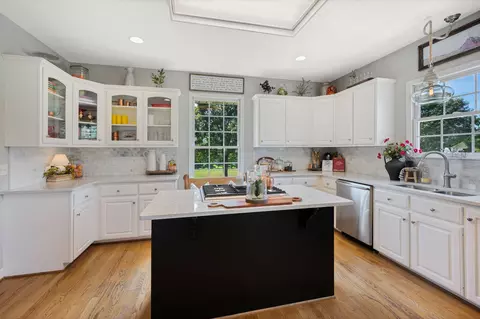 Kitchen - 495 Baker Rd, Dickson, TN 37055 photo 2 of 4