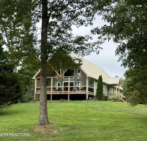 930 Spruce Creek Dr, Jamestown, TN 38556
