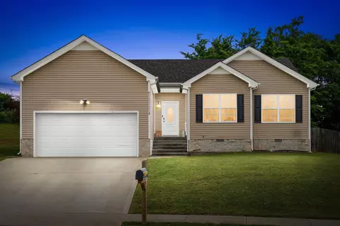 1382 Whitt Ln, Clarksville, TN 37042