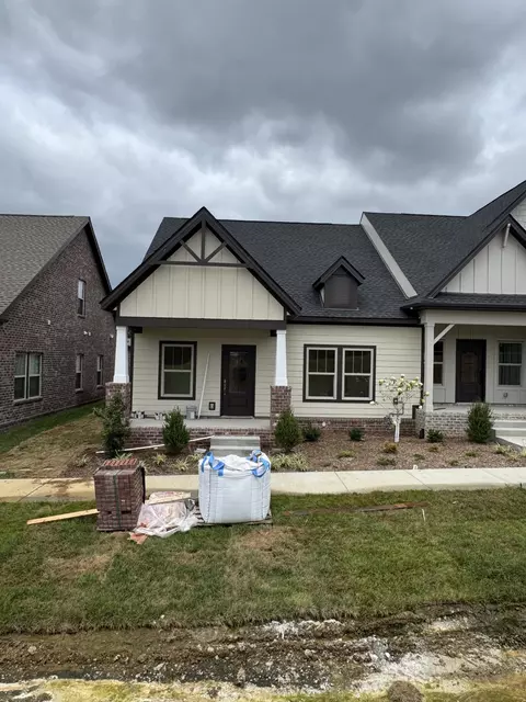 637 Swanston Ln, Gallatin, TN 37066