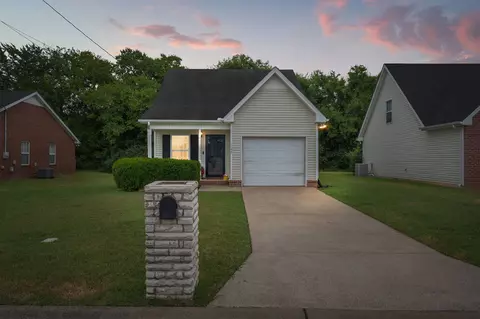 1140 Eastwoods Dr, Murfreesboro, TN 37130