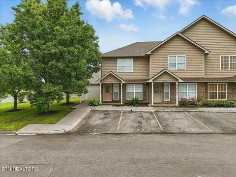 727 Casey Ln, Maryville, TN 37801
