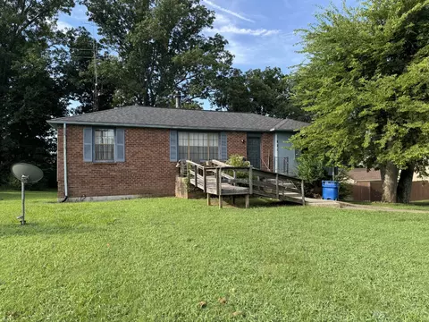 821 Oak Leaf Dr, Old Hickory, TN 37138