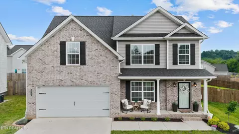 9207 Upstream Ln, Knoxville, TN 37931
